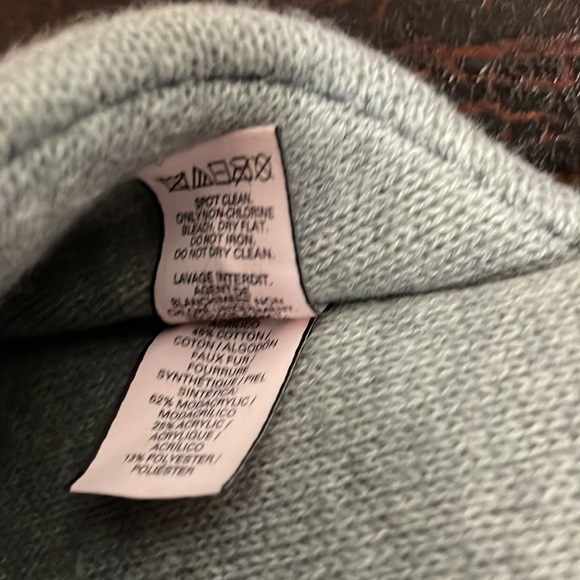 Victoria’s Secret Gray Slippers - Picture 4 of 6